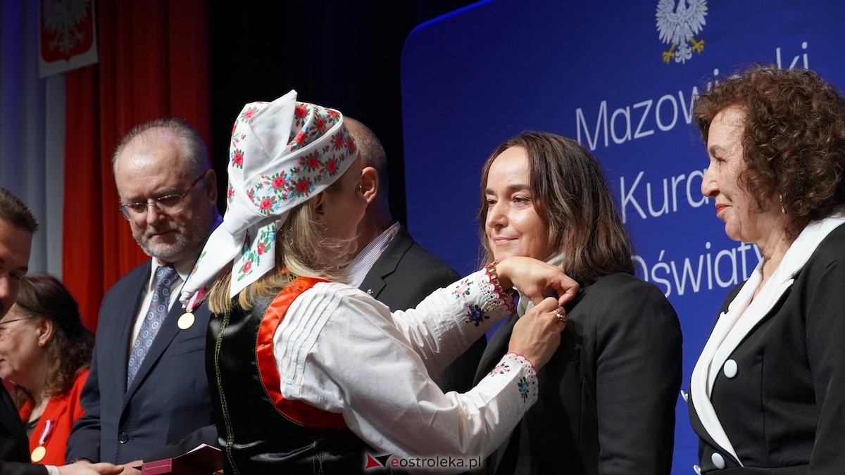 Uroczystość wręczenia odznaczeń państwowych i resortowych dla nauczycieli i pracowników oświaty [06.02.2026] - zdjęcie #40 - eOstroleka.pl