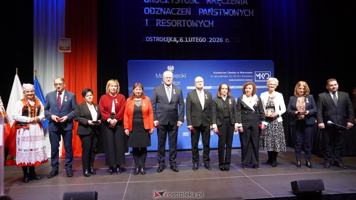 Uroczystość wręczenia odznaczeń państwowych i resortowych dla nauczycieli i pracowników oświaty [06.02.2026] - zdjęcie #29 - eOstroleka.pl