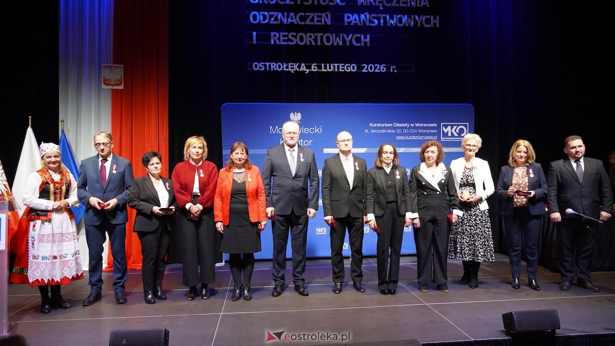 Uroczystość wręczenia odznaczeń państwowych i resortowych dla nauczycieli i pracowników oświaty [06.02.2026] - zdjęcie #28 - eOstroleka.pl