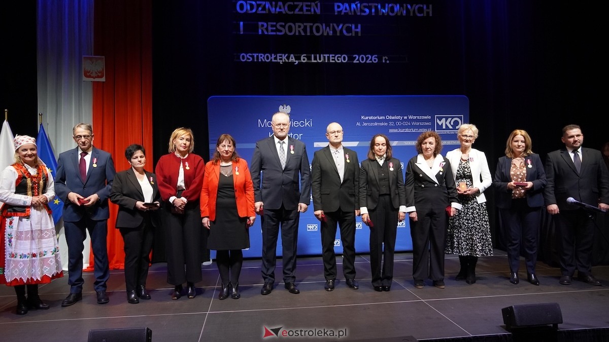 Uroczystość wręczenia odznaczeń państwowych i resortowych dla nauczycieli i pracowników oświaty [06.02.2026] - zdjęcie #26 - eOstroleka.pl