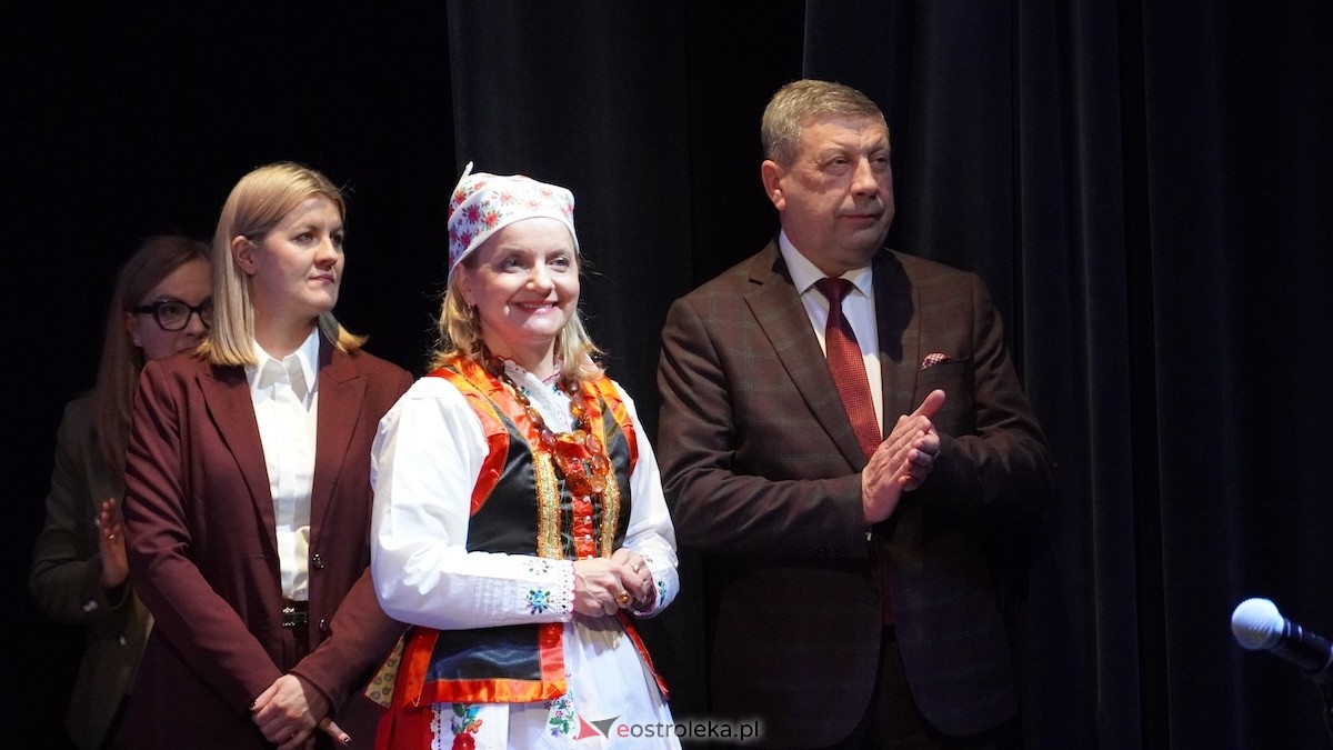 Uroczystość wręczenia odznaczeń państwowych i resortowych dla nauczycieli i pracowników oświaty [06.02.2026] - zdjęcie #25 - eOstroleka.pl