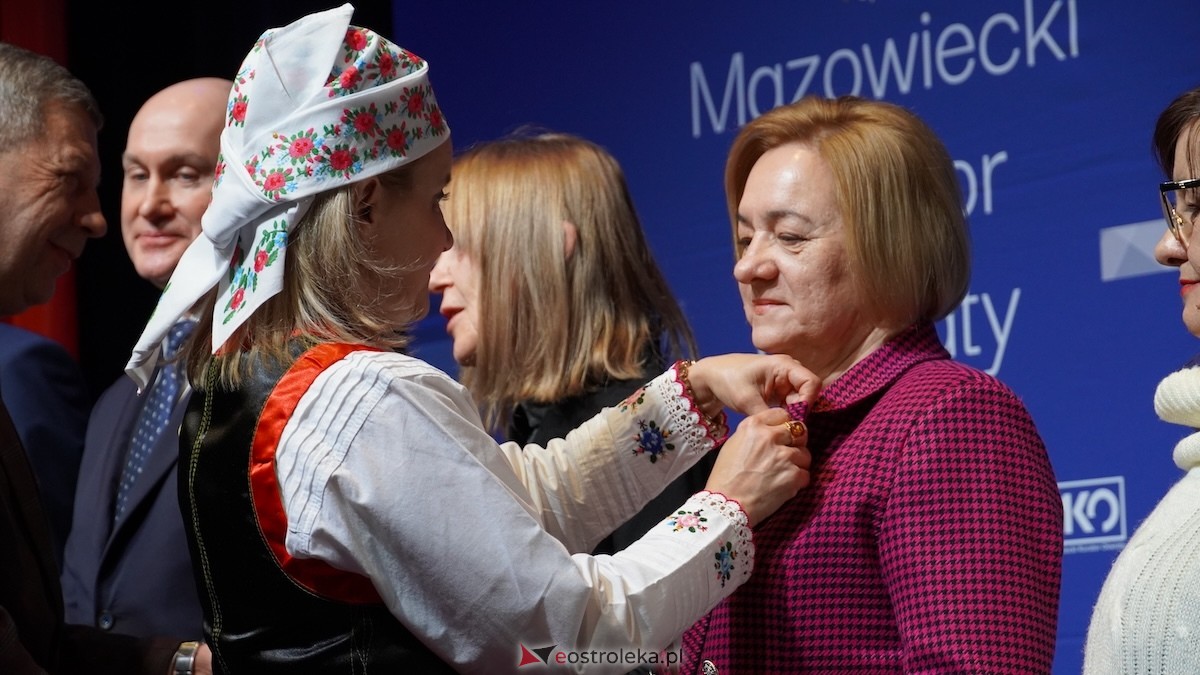 Uroczystość wręczenia odznaczeń państwowych i resortowych dla nauczycieli i pracowników oświaty [06.02.2026] - zdjęcie #13 - eOstroleka.pl