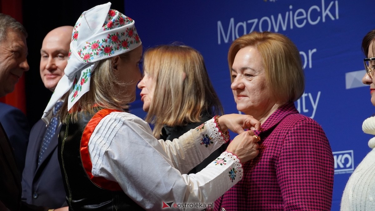 Uroczystość wręczenia odznaczeń państwowych i resortowych dla nauczycieli i pracowników oświaty [06.02.2026] - zdjęcie #12 - eOstroleka.pl