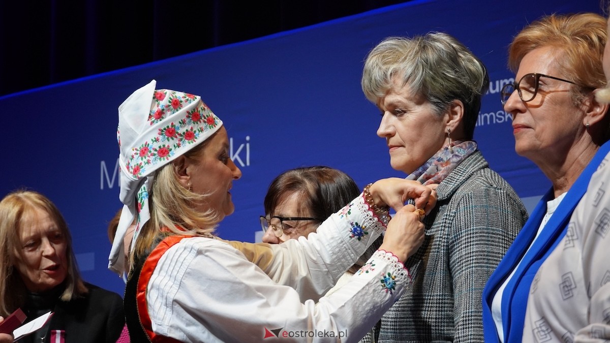 Uroczystość wręczenia odznaczeń państwowych i resortowych dla nauczycieli i pracowników oświaty [06.02.2026] - zdjęcie #10 - eOstroleka.pl