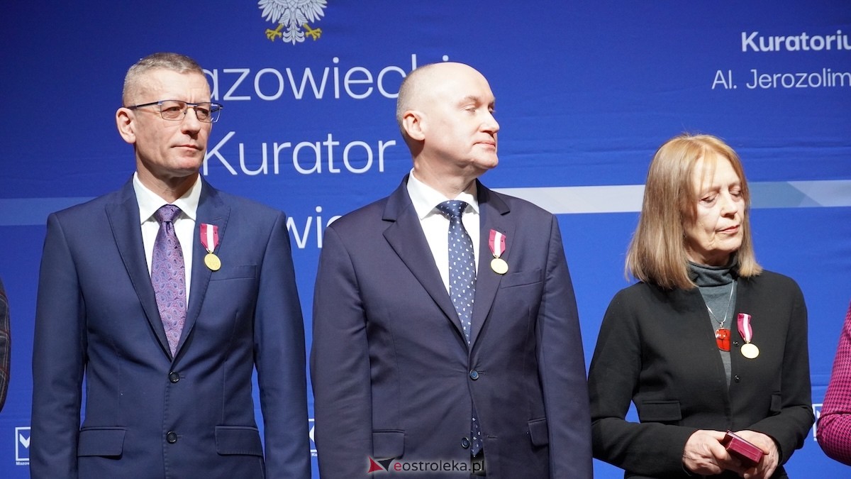 Uroczystość wręczenia odznaczeń państwowych i resortowych dla nauczycieli i pracowników oświaty [06.02.2026] - zdjęcie #7 - eOstroleka.pl