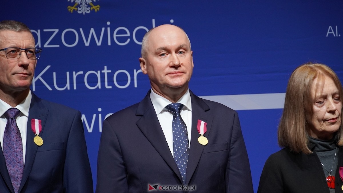 Uroczystość wręczenia odznaczeń państwowych i resortowych dla nauczycieli i pracowników oświaty [06.02.2026] - zdjęcie #6 - eOstroleka.pl