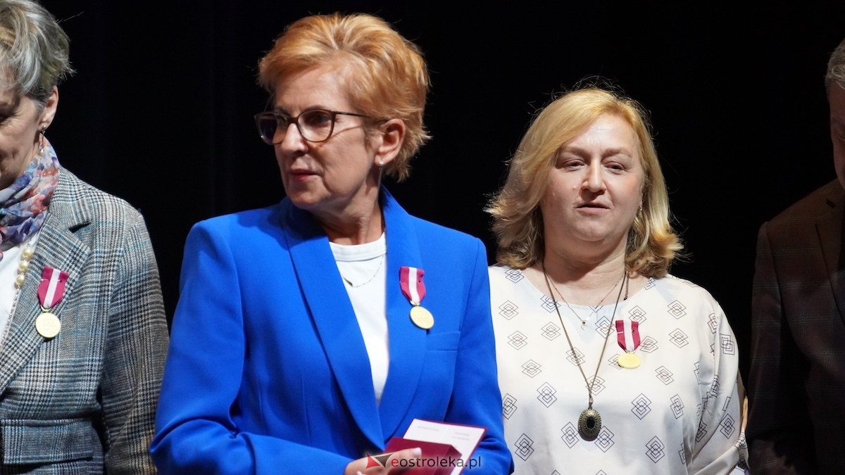Uroczystość wręczenia odznaczeń państwowych i resortowych dla nauczycieli i pracowników oświaty [06.02.2026] - zdjęcie #2 - eOstroleka.pl