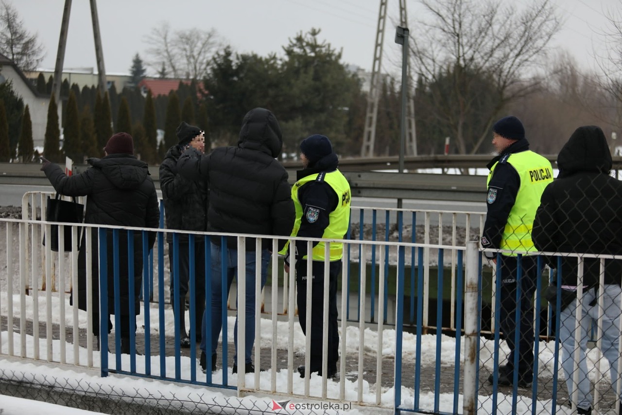 Makabryczne odkrycie na Warszawskiej w Olszewie-Borkach [07.02.2026] - zdjęcie #16 - eOstroleka.pl