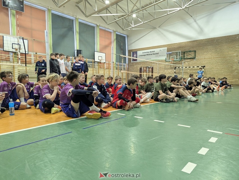 Zimowy turniej dwójek i trójek siatkarskich UKS Olimp Ostrołęka [07.02.2026] - zdjęcie #103 - eOstroleka.pl