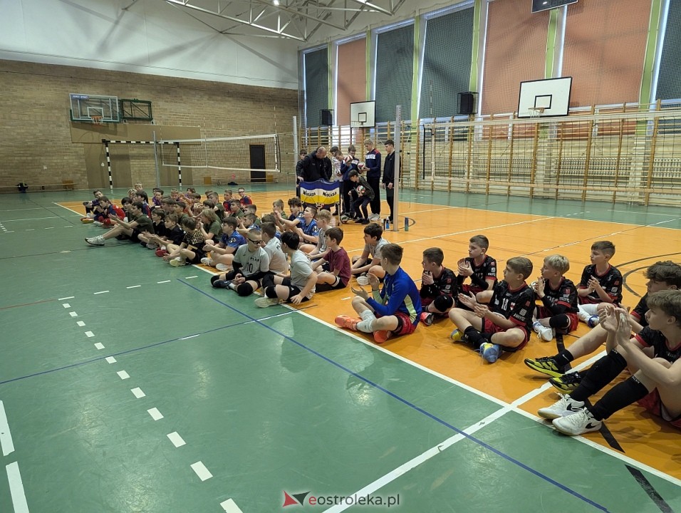 Zimowy turniej dwójek i trójek siatkarskich UKS Olimp Ostrołęka [07.02.2026] - zdjęcie #99 - eOstroleka.pl