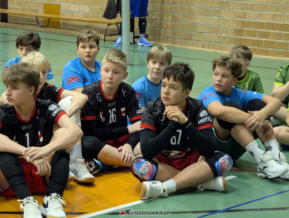 Zimowy turniej dwójek i trójek siatkarskich UKS Olimp Ostrołęka [07.02.2026] - zdjęcie #90 - eOstroleka.pl