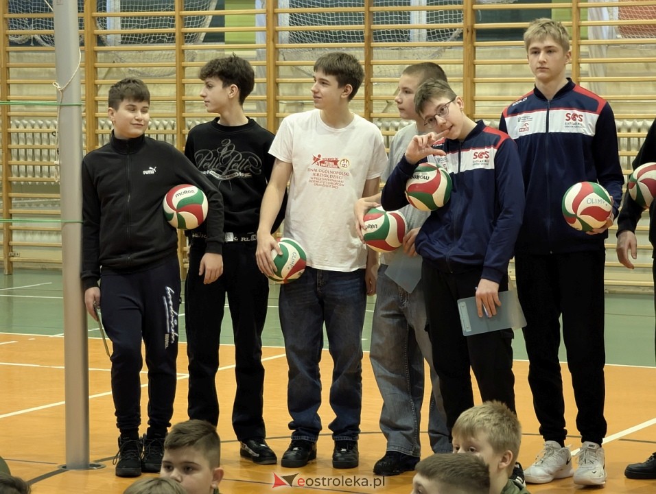 Zimowy turniej dwójek i trójek siatkarskich UKS Olimp Ostrołęka [07.02.2026] - zdjęcie #86 - eOstroleka.pl
