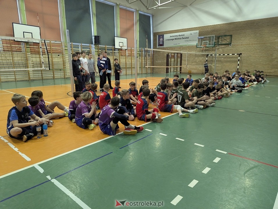 Zimowy turniej dwójek i trójek siatkarskich UKS Olimp Ostrołęka [07.02.2026] - zdjęcie #77 - eOstroleka.pl