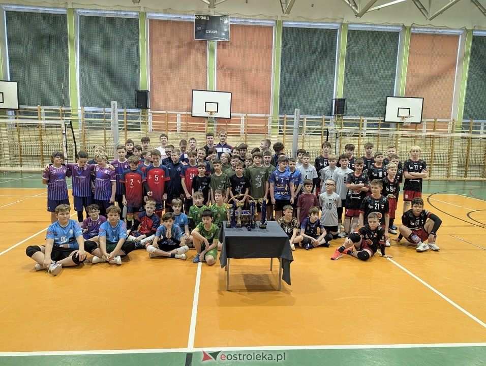 Zimowy turniej dwójek i trójek siatkarskich UKS Olimp Ostrołęka [07.02.2026] - zdjęcie #74 - eOstroleka.pl