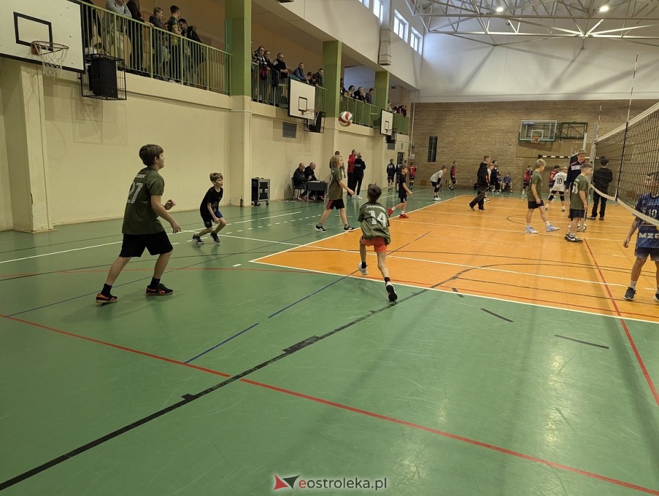 Zimowy turniej dwójek i trójek siatkarskich UKS Olimp Ostrołęka [07.02.2026] - zdjęcie #68 - eOstroleka.pl