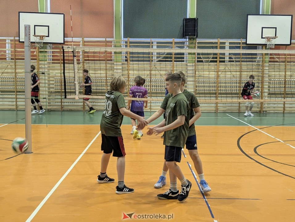 Zimowy turniej dwójek i trójek siatkarskich UKS Olimp Ostrołęka [07.02.2026] - zdjęcie #57 - eOstroleka.pl