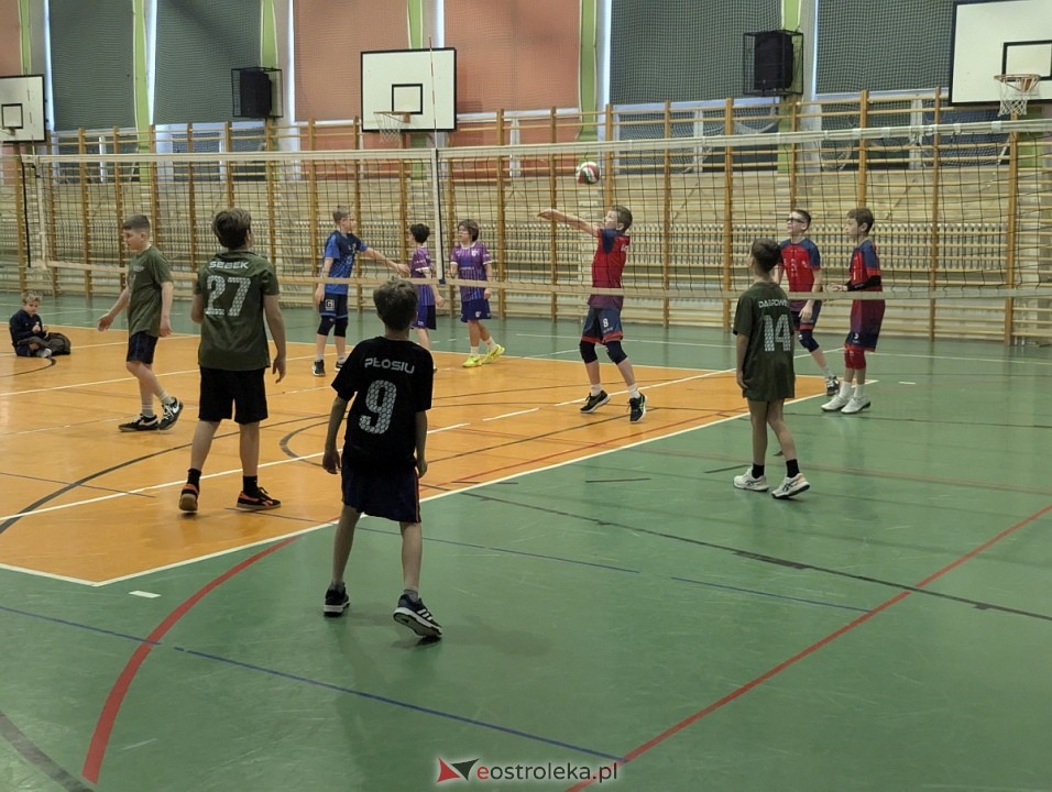 Zimowy turniej dwójek i trójek siatkarskich UKS Olimp Ostrołęka [07.02.2026] - zdjęcie #47 - eOstroleka.pl