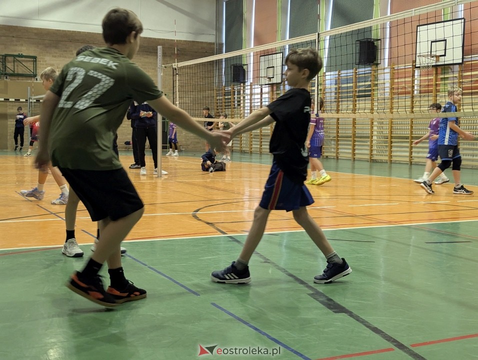 Zimowy turniej dwójek i trójek siatkarskich UKS Olimp Ostrołęka [07.02.2026] - zdjęcie #42 - eOstroleka.pl