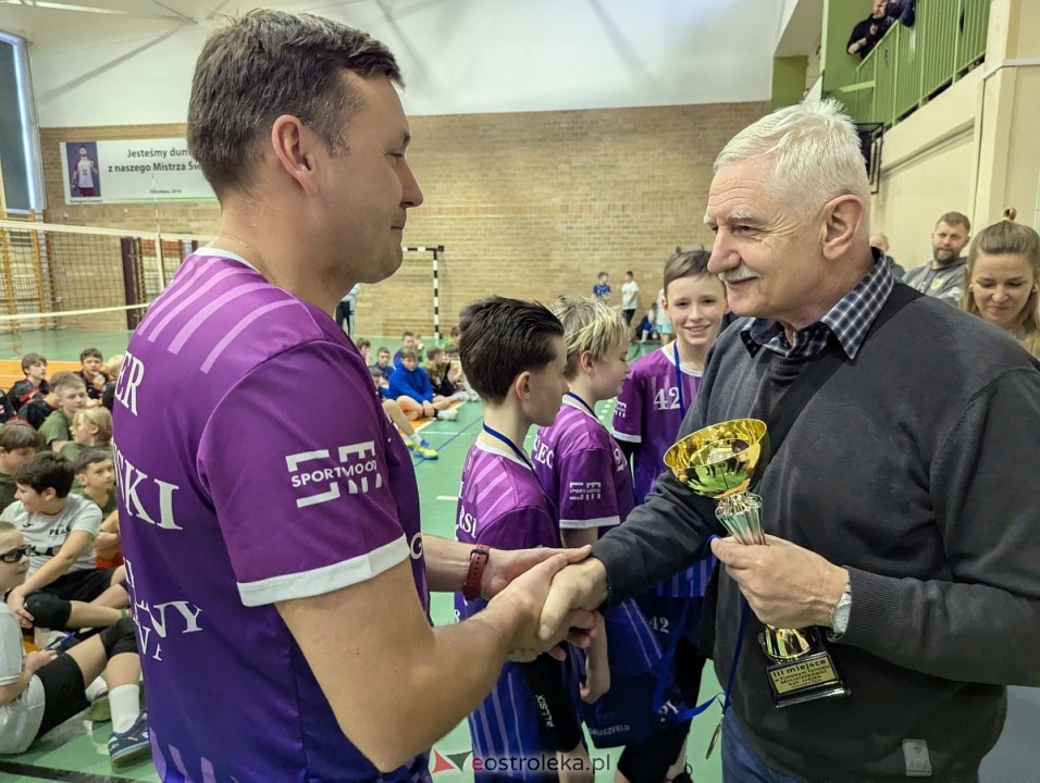 Zimowy turniej dwójek i trójek siatkarskich UKS Olimp Ostrołęka [07.02.2026] - zdjęcie #15 - eOstroleka.pl