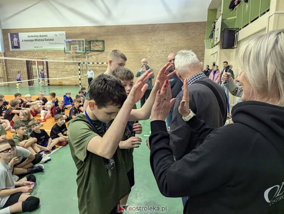 Zimowy turniej dwójek i trójek siatkarskich UKS Olimp Ostrołęka [07.02.2026] - zdjęcie #12 - eOstroleka.pl