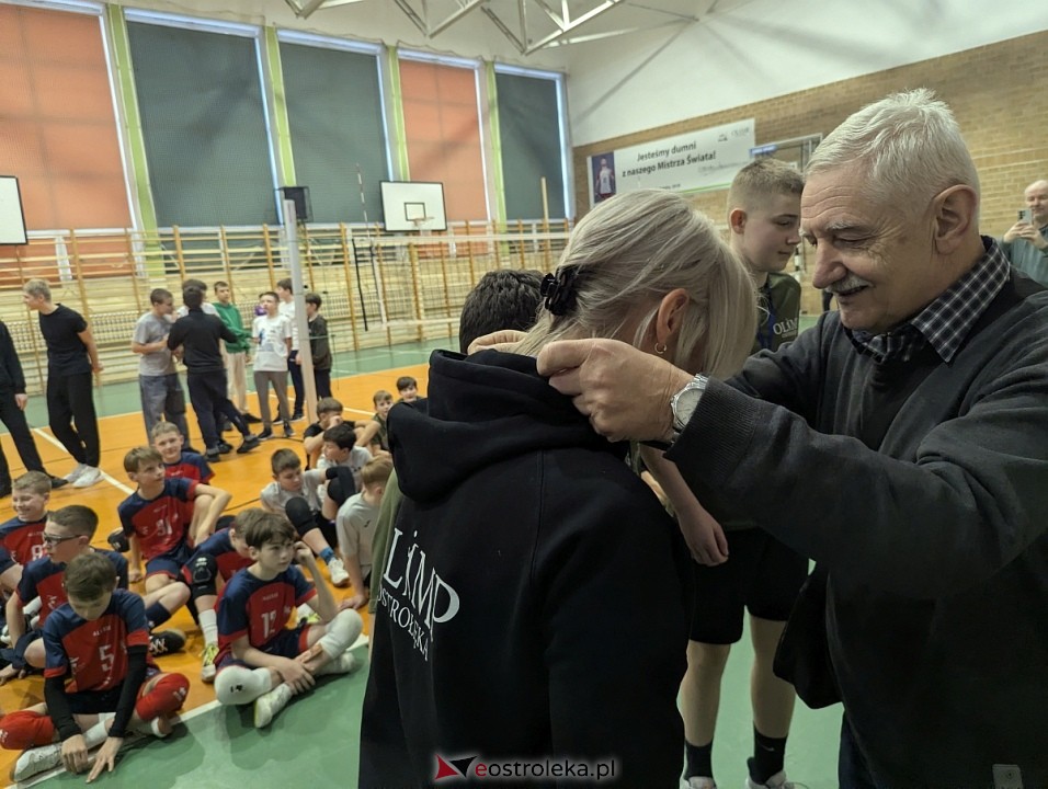 Zimowy turniej dwójek i trójek siatkarskich UKS Olimp Ostrołęka [07.02.2026] - zdjęcie #10 - eOstroleka.pl