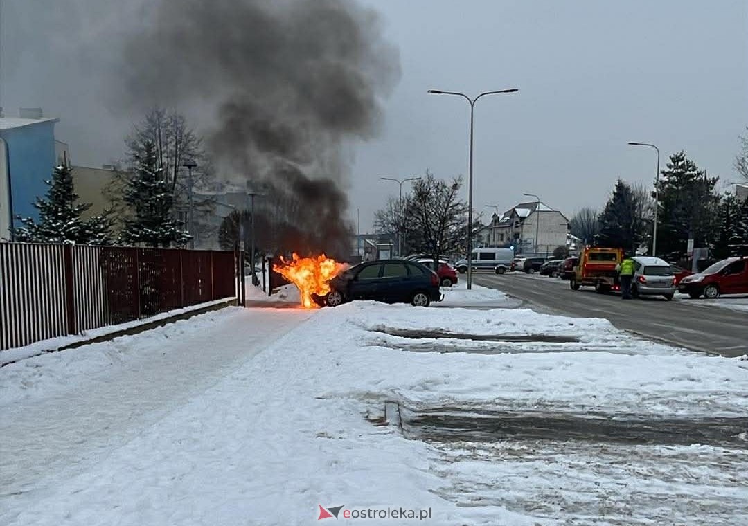 Pożar samochodu przy Sikorskiego [10.02.2026] - zdjęcie #20 - eOstroleka.pl