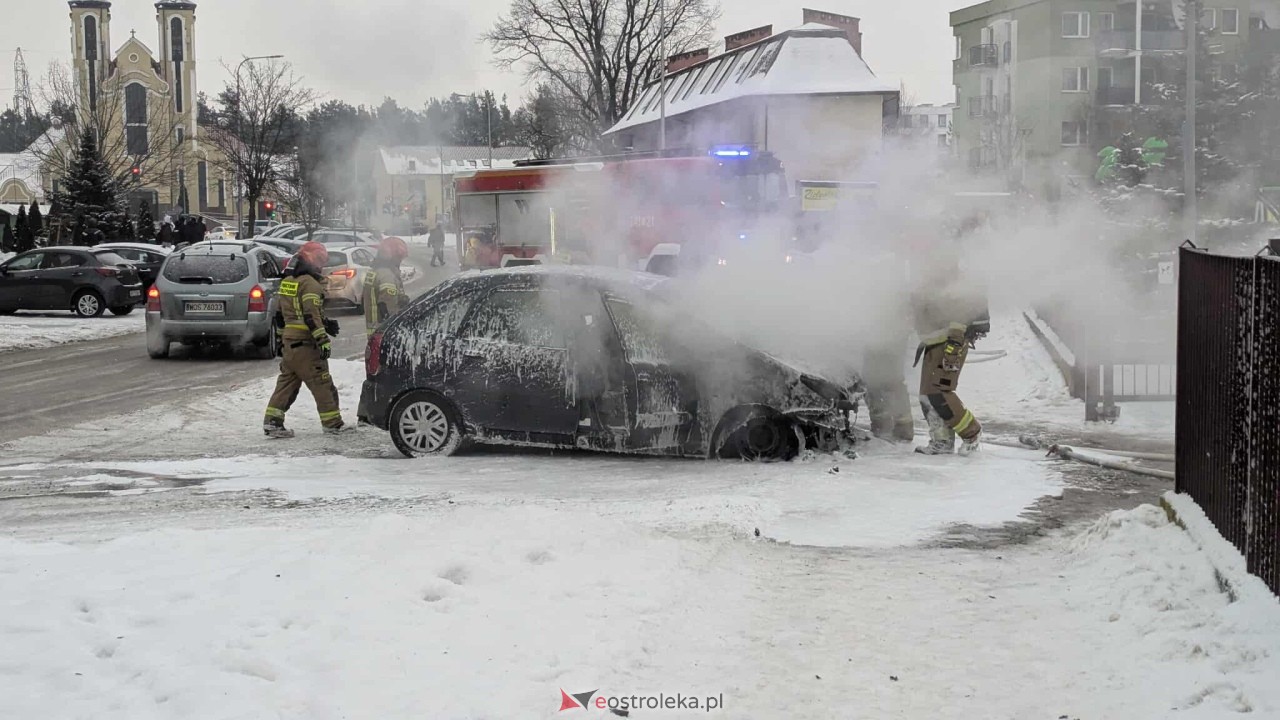Pożar samochodu przy Sikorskiego [10.02.2026] - zdjęcie #17 - eOstroleka.pl