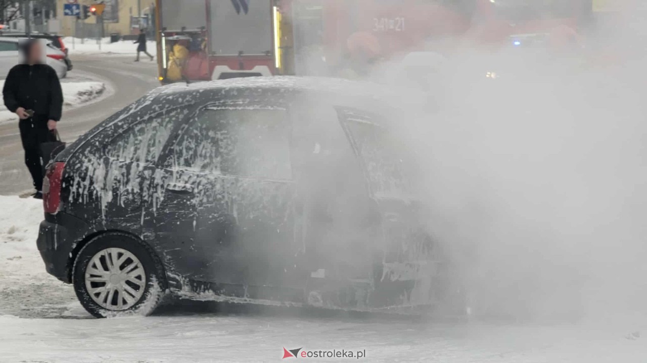 Pożar samochodu przy Sikorskiego [10.02.2026] - zdjęcie #16 - eOstroleka.pl