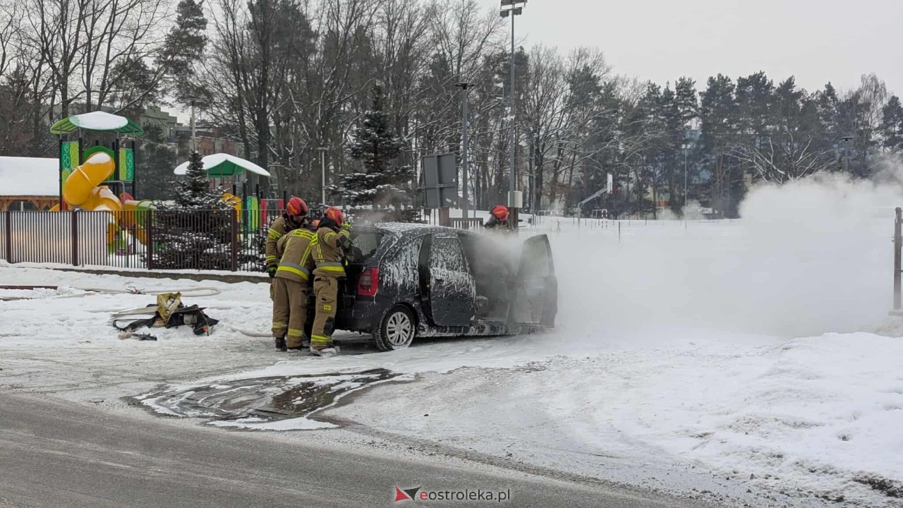Pożar samochodu przy Sikorskiego [10.02.2026] - zdjęcie #12 - eOstroleka.pl