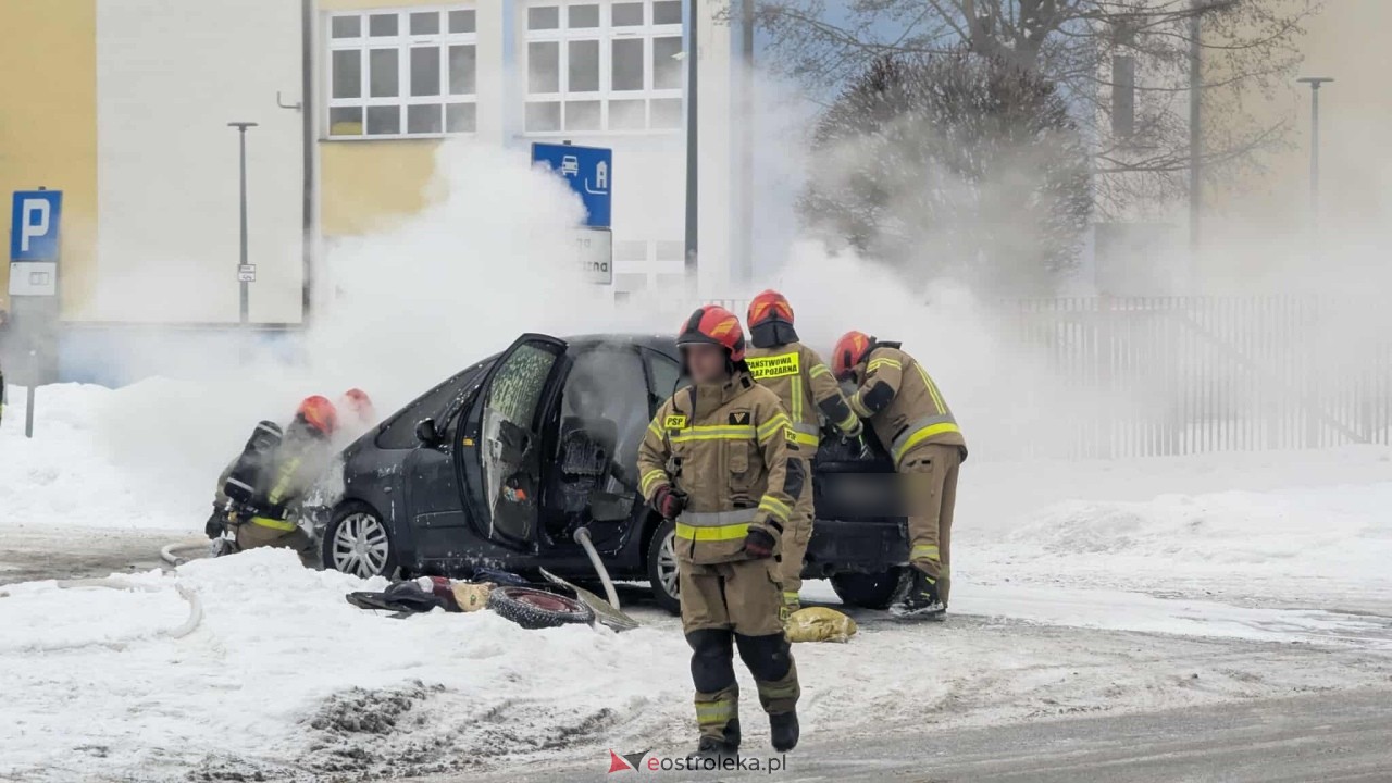 Pożar samochodu przy Sikorskiego [10.02.2026] - zdjęcie #11 - eOstroleka.pl