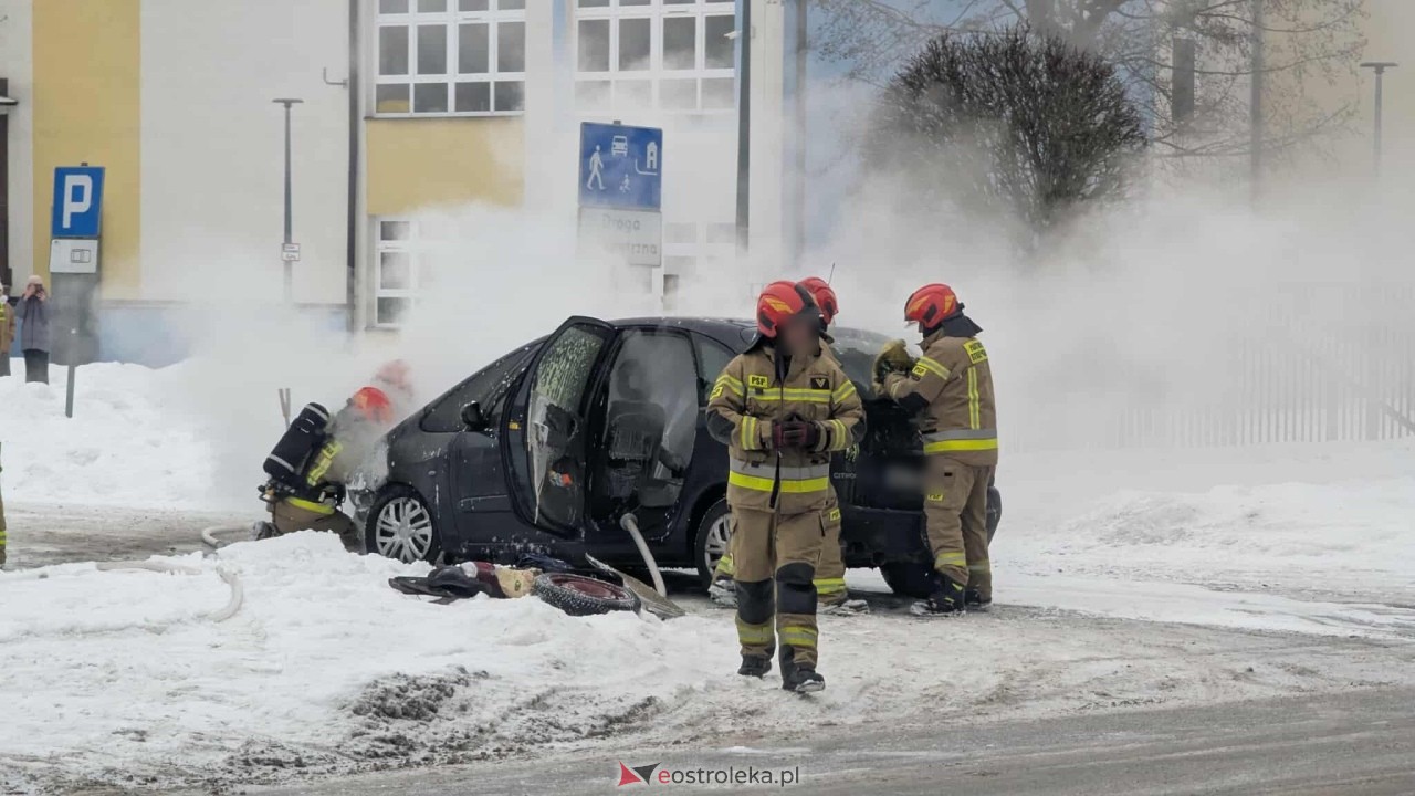 Pożar samochodu przy Sikorskiego [10.02.2026] - zdjęcie #10 - eOstroleka.pl