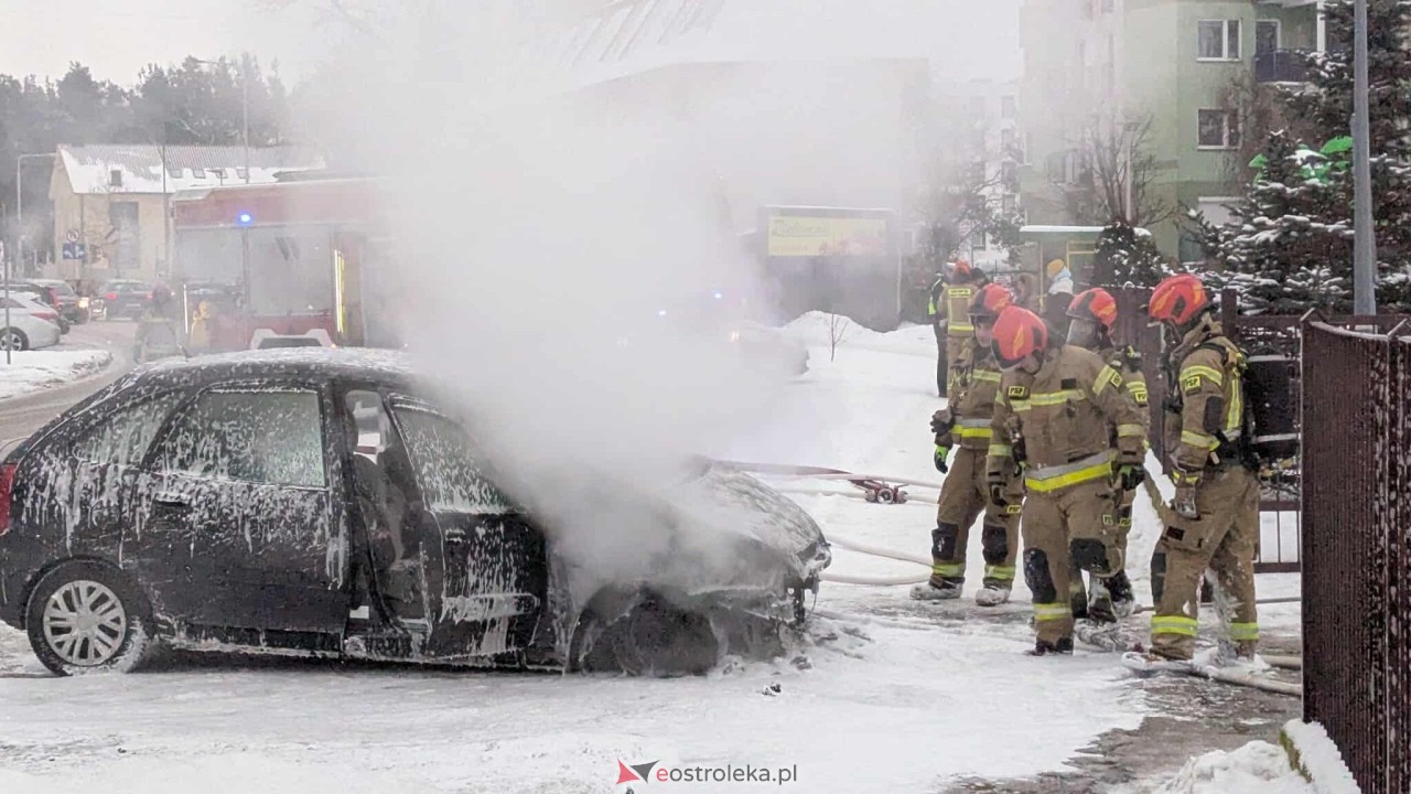 Pożar samochodu przy Sikorskiego [10.02.2026] - zdjęcie #7 - eOstroleka.pl