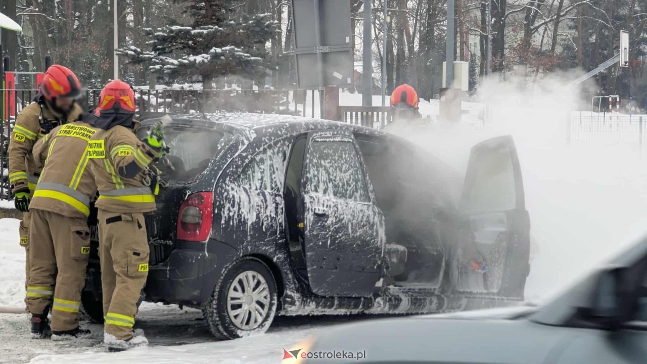 Pożar samochodu przy Sikorskiego [10.02.2026] - zdjęcie #2 - eOstroleka.pl