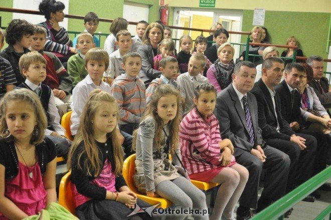Rzekuń: Uroczyste pasowanie pierwszoklasistów [15.XI.2011] - zdjęcie #20 - eOstroleka.pl