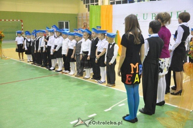 Rzekuń: Uroczyste pasowanie pierwszoklasistów [15.XI.2011] - zdjęcie #17 - eOstroleka.pl