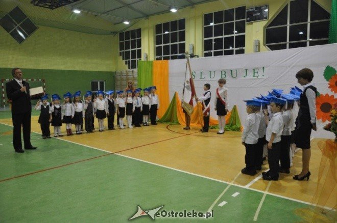 Rzekuń: Uroczyste pasowanie pierwszoklasistów [15.XI.2011] - zdjęcie #1 - eOstroleka.pl