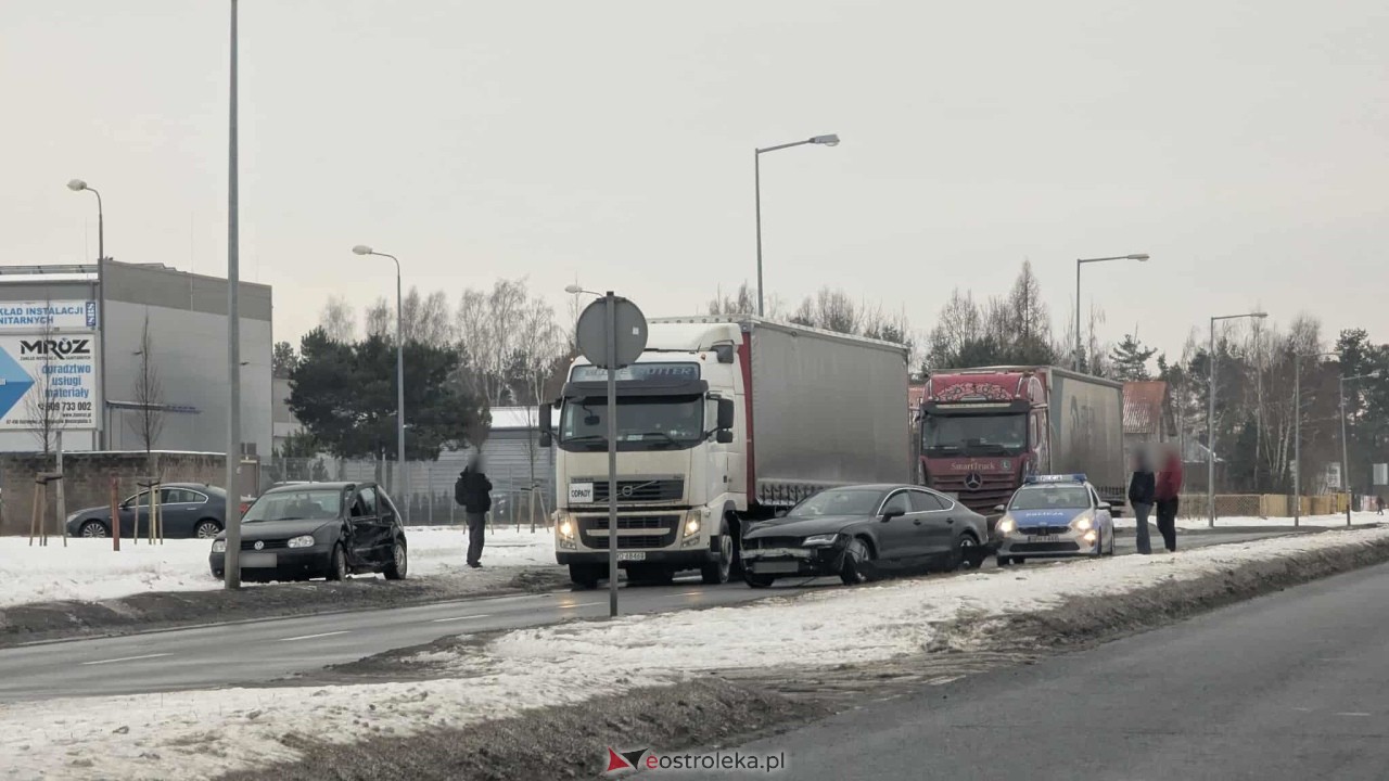 Wypadek na Bohaterów Warszawy [11.02.2026] - zdjęcie #5 - eOstroleka.pl