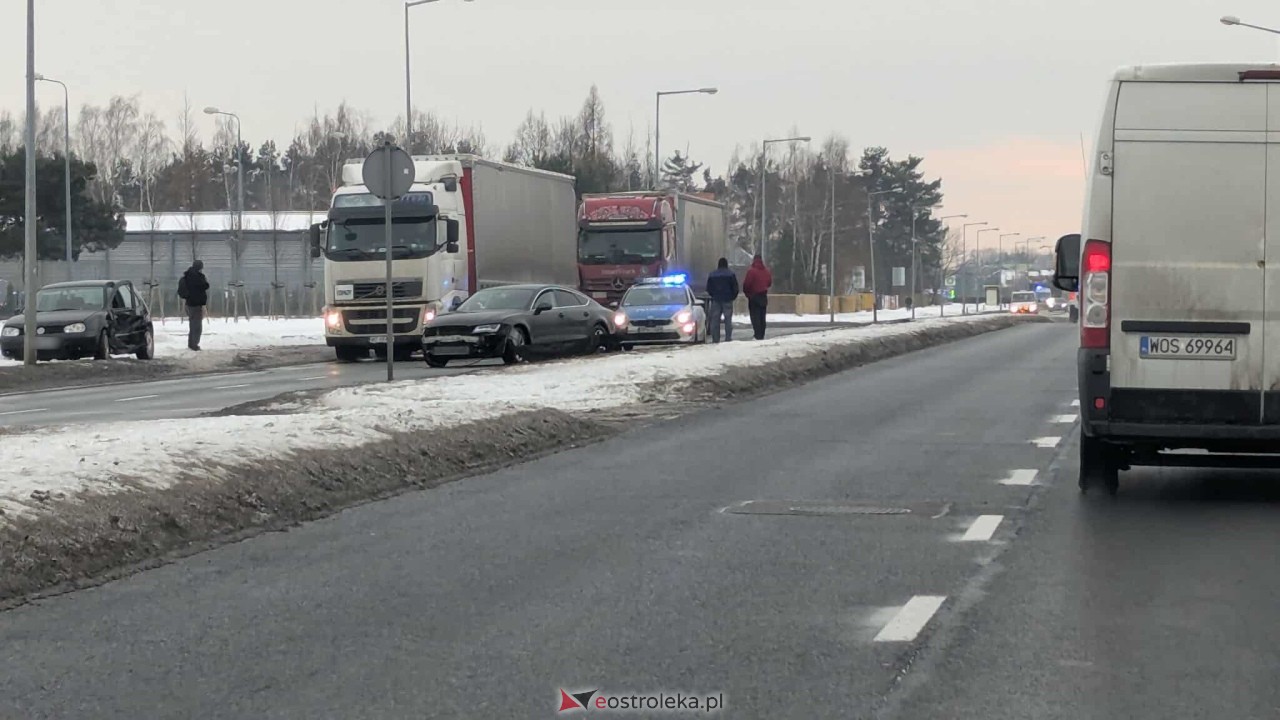 Wypadek na Bohaterów Warszawy [11.02.2026] - zdjęcie #4 - eOstroleka.pl