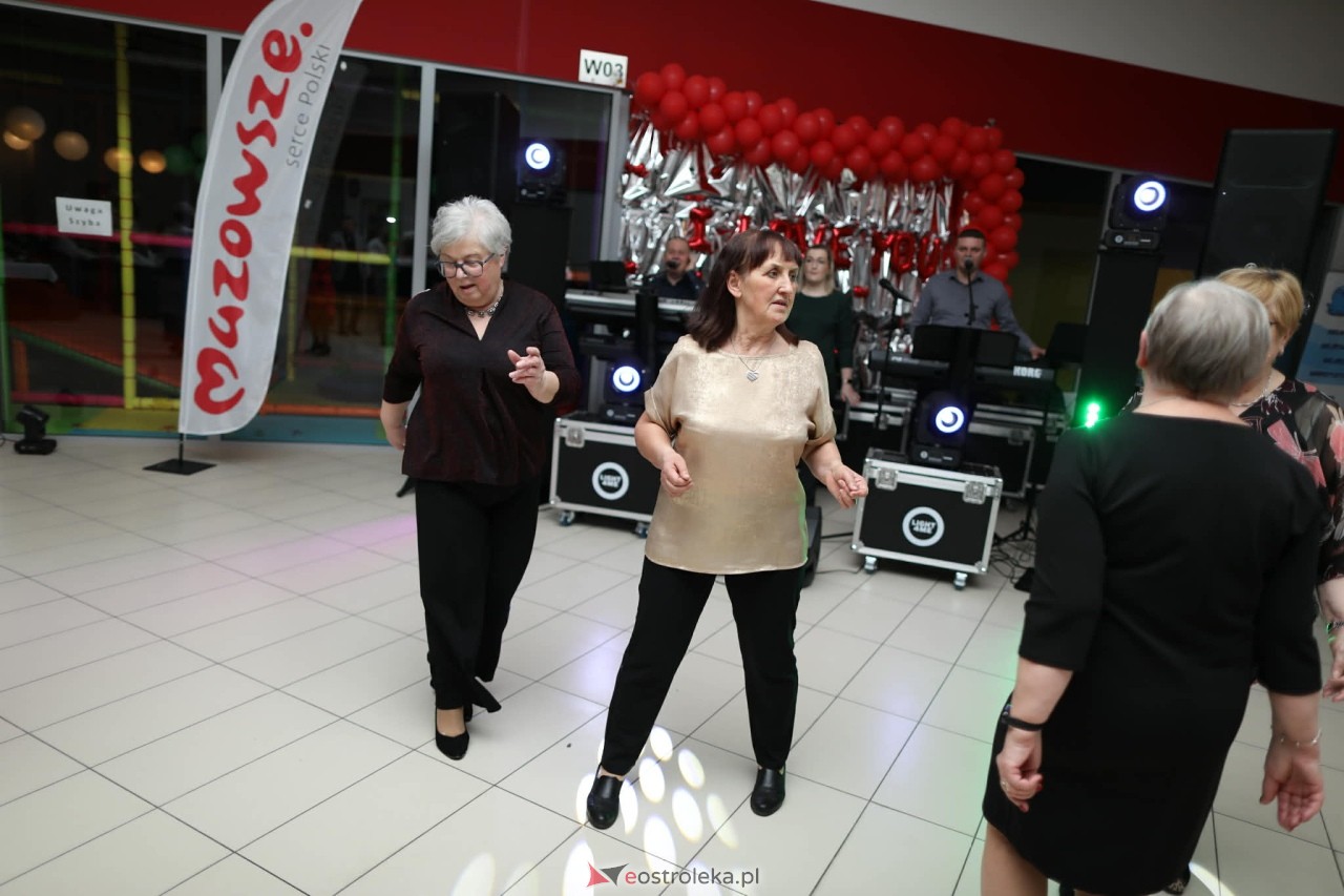 Międzypokoleniowe Ostatki w Feniksie [11.02.2026] - zdjęcie #14 - eOstroleka.pl