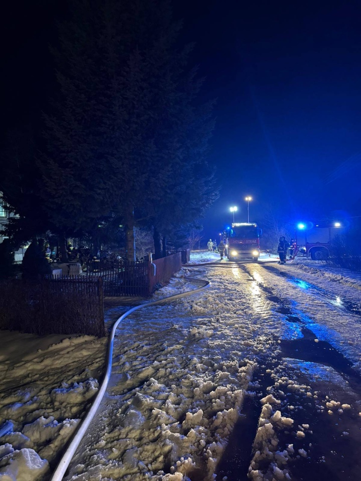 Pożar domu w Łątczynie [12.02.2026] - zdjęcie #1 - eOstroleka.pl
