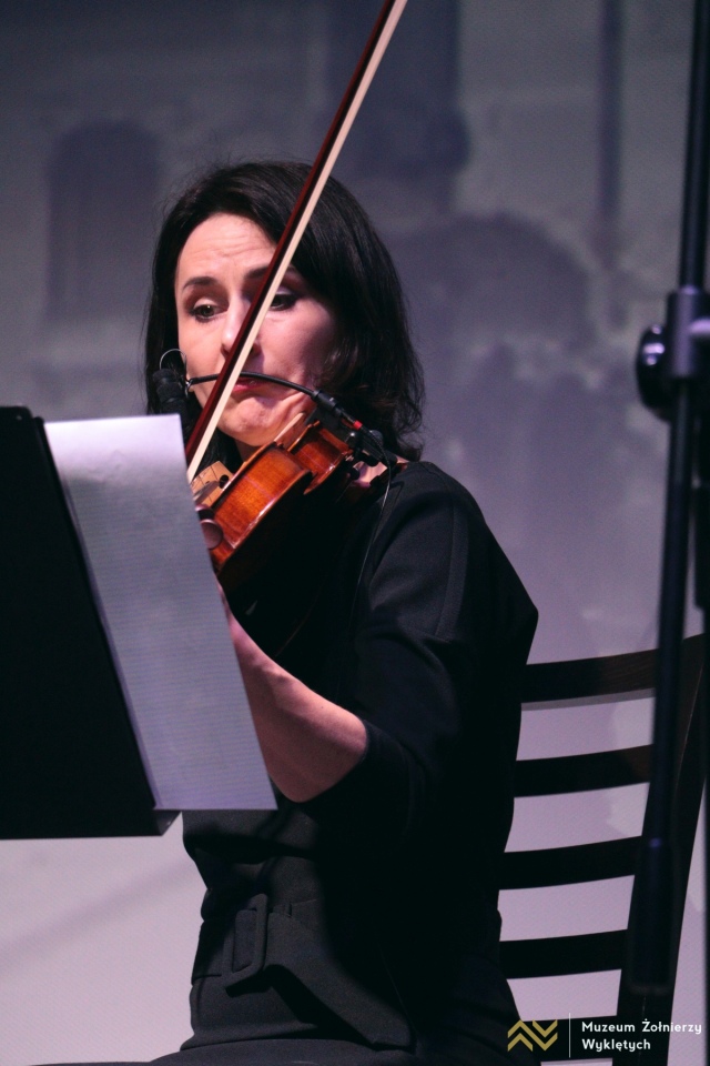 Koncert I o wyzwolenie Jej walczyć ze wszystkich sił w Muzeum Żołnierzy Wyklętych w Ostrołęce [14.02.2026] - zdjęcie #30 - eOstroleka.pl