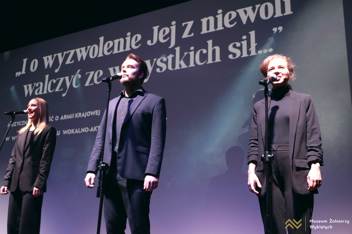 Koncert I o wyzwolenie Jej walczyć ze wszystkich sił w Muzeum Żołnierzy Wyklętych w Ostrołęce [14.02.2026] - zdjęcie #10 - eOstroleka.pl