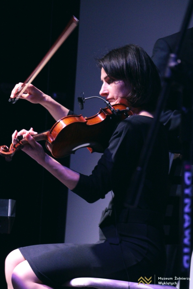 Koncert I o wyzwolenie Jej walczyć ze wszystkich sił w Muzeum Żołnierzy Wyklętych w Ostrołęce [14.02.2026] - zdjęcie #9 - eOstroleka.pl