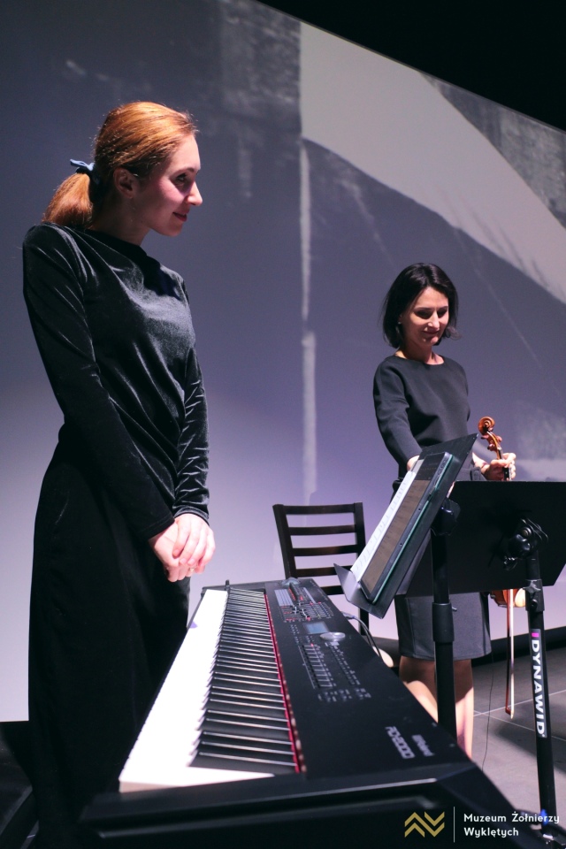 Koncert I o wyzwolenie Jej walczyć ze wszystkich sił w Muzeum Żołnierzy Wyklętych w Ostrołęce [14.02.2026] - zdjęcie #5 - eOstroleka.pl