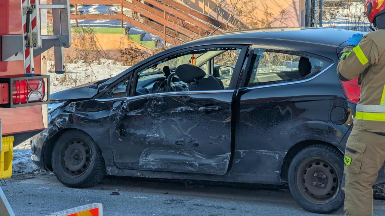 Wypadek w Nowej Wsi [16.02.2026] - zdjęcie #9 - eOstroleka.pl