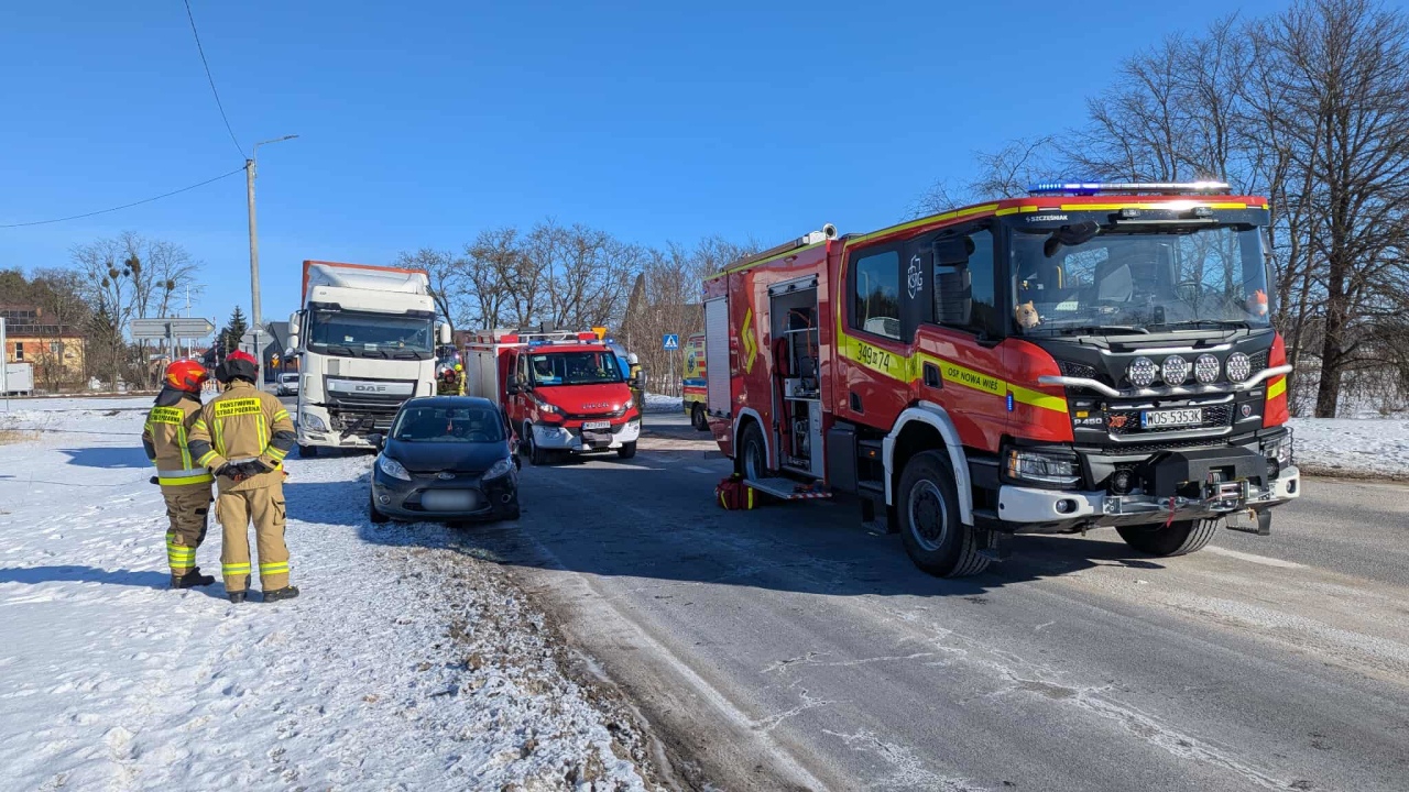 Wypadek w Nowej Wsi [16.02.2026] - zdjęcie #5 - eOstroleka.pl