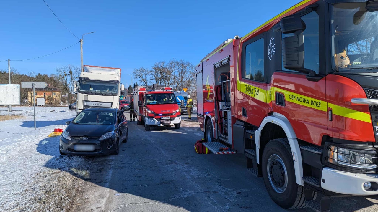 Wypadek w Nowej Wsi [16.02.2026] - zdjęcie #4 - eOstroleka.pl