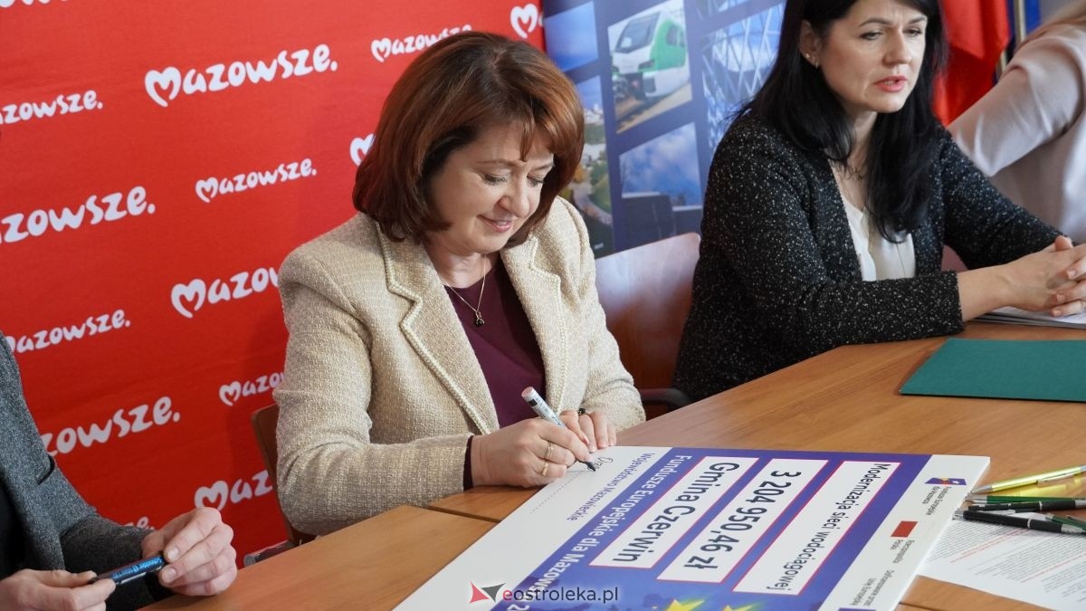 Podpisanie umów w ramach programu Fundusze Europejskie dla Mazowsza [16.02.2026] - zdjęcie #44 - eOstroleka.pl