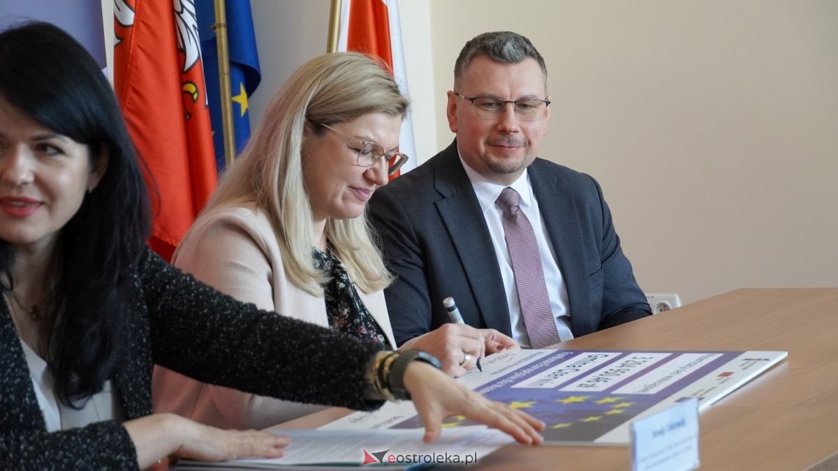 Podpisanie umów w ramach programu Fundusze Europejskie dla Mazowsza [16.02.2026] - zdjęcie #42 - eOstroleka.pl