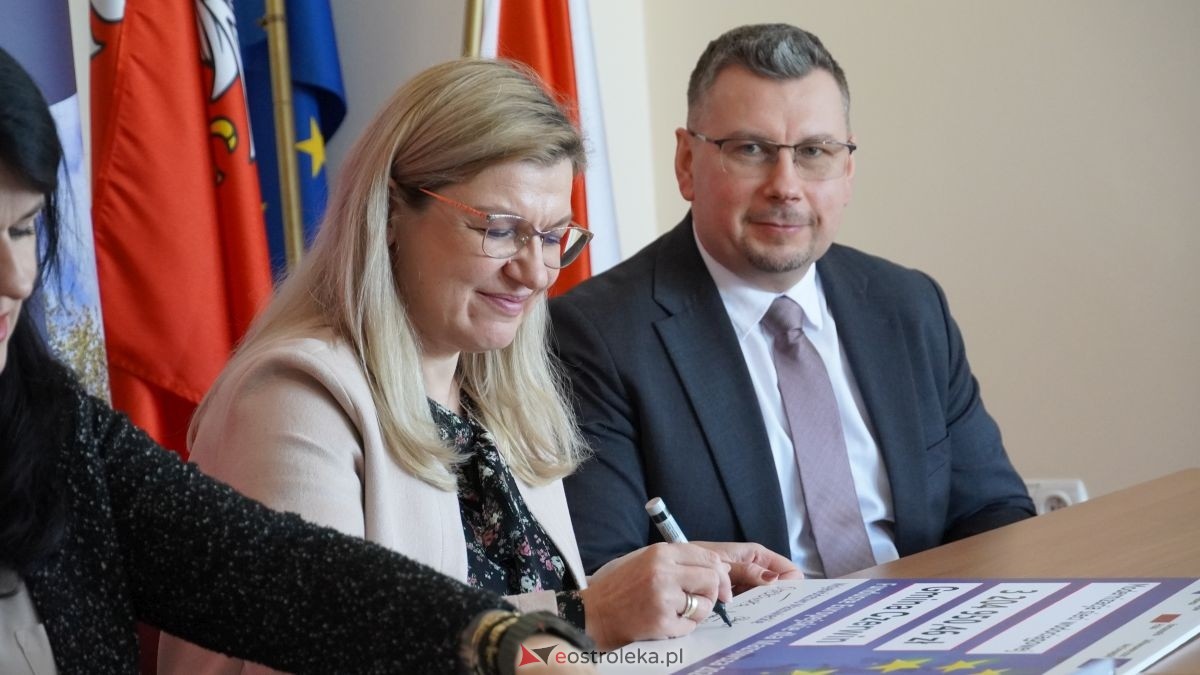 Podpisanie umów w ramach programu Fundusze Europejskie dla Mazowsza [16.02.2026] - zdjęcie #41 - eOstroleka.pl